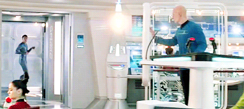 kimuracarter:dailykarlurban:Karl Urban in that goddamn glorious wetsuitOh my god