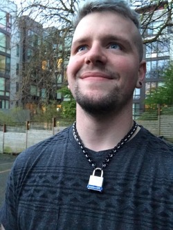 chris-says-no:  Daddy officially collared