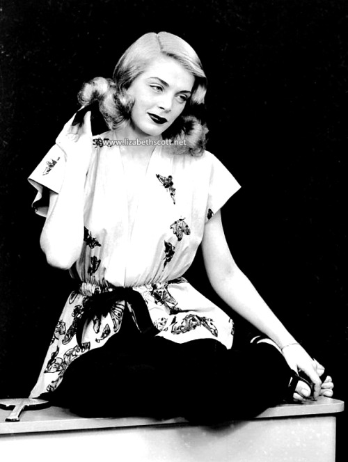 Happy Birthday to the wonderful Lizabeth Scott! (September 29, 1922 - January 31, 2015 ∞)&ldqu