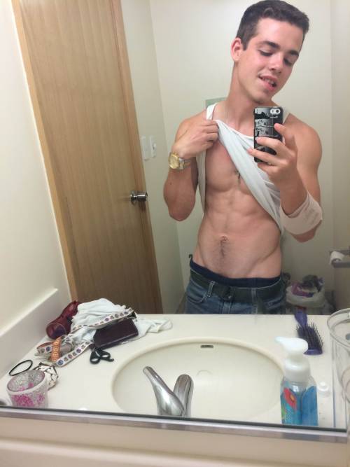 exposedmenwhisper: New 20yo not posting hi. Pics or his 2 videos only trade…hit me up cilityx