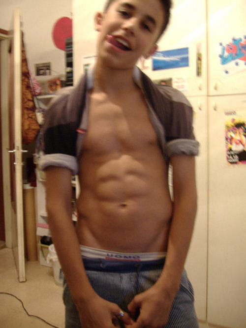 cassell2:  sk8terboyfan:  kyboth:  muteboi4eva:  Show Us Your Abs! pt2  ♂   Cool  Kik: cassell1