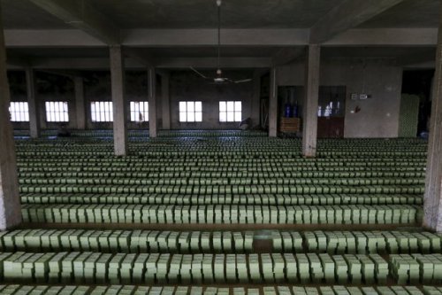 nellnewey:  sixpenceee:  The process of making olive oil soap in a factory in Syria.  Facebook | Instagram | Scary Story Website  crazy 