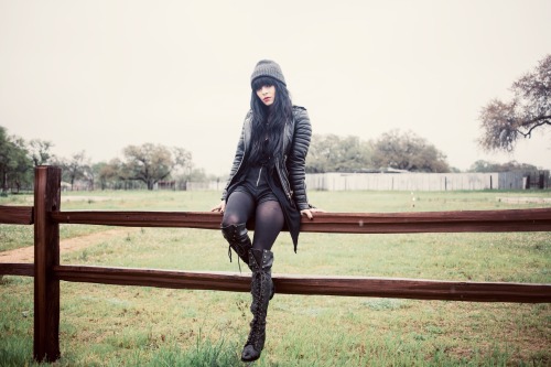 ericasmith33: www.jaglever.com/helicopter-over-austin/#more-10981Love this look!