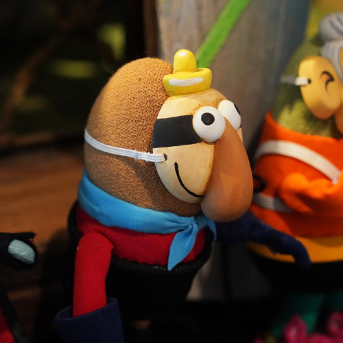 Up CLOSE with the puppets from “The Legend of Boo-Kini Bottom” Special 