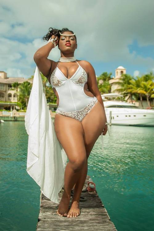 curvesinlingerie:  Big Girl Simsuits &amp; Lingerie