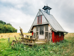 cabinporn:  This cabin is located near to Namur in Belgium Submitted by Vrankenne ChristopheThe legend says it’s was build by an American guy, but no one knows more about this.