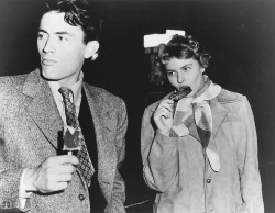 themaninthegreenshirt:Gregory Peck and Ingrid Bergman enjoying an ice cream during a break in shooting of the film Spellbound [1944]  