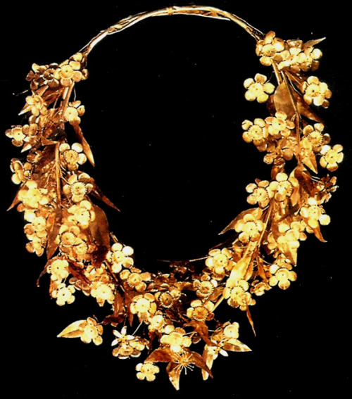goosemilk:Flowering myrtle wreath, late 4th Cent. BC, Tomb of Phillip II Vergina.