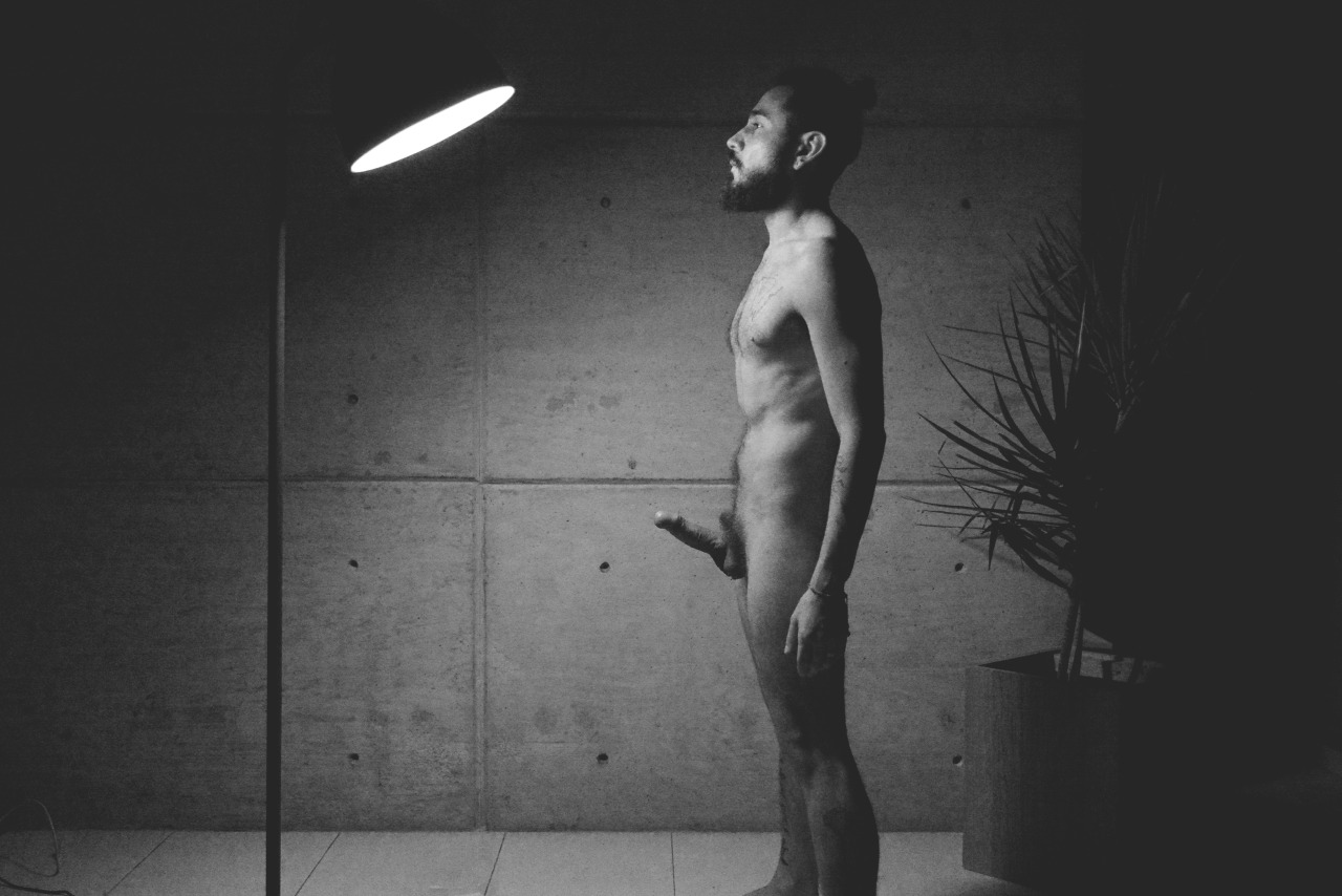 psicoloco:  A man stands still