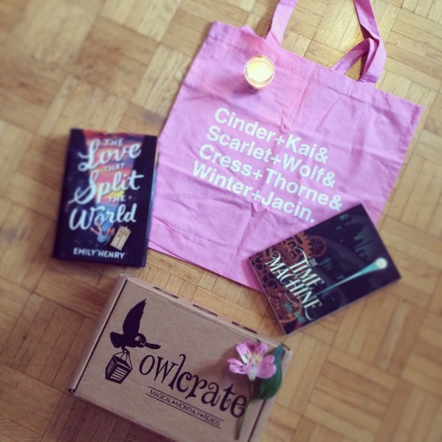 My owlcrate unboxing!Loved this box, I’m definitely into the whole 2 books thing. Can’
