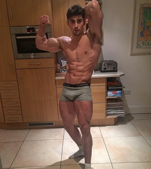 beautifulyoungmuscle:Chris Pazienti: instant erection for this tiny-waisted, broodingly handsome muscle beauty