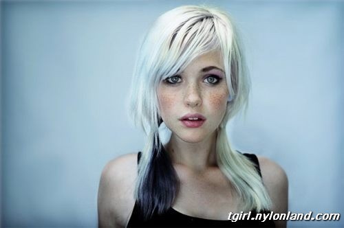 awesomeshemalelover:  Wanna see more chicks with dicks? Click the pic!! www.tgirl.nylonland.com 