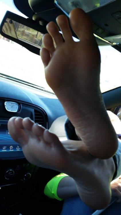 g1–nca-h: #sexyfeet #crushed #footcrush #foot #footfuninthecar