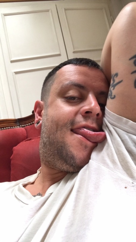 sweatybelgianman: Mmmmm better than poppers!!!🤤🤤🤤a rank tshirt!!!! 