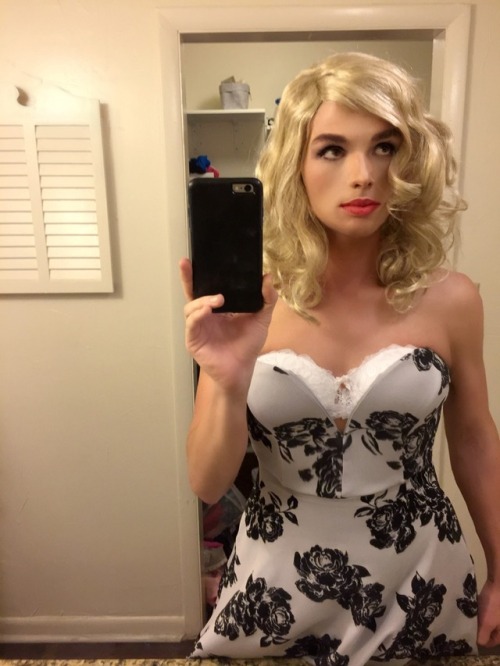 reaganisriley:Loving the dressSo hot