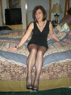 Candid amateur in sheer pantyhose and short skirt 01s