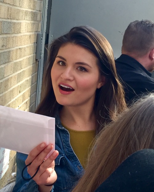 darrenburr:So, only Pippa came out to stagedoor after the matinee, and I of course was too far to in