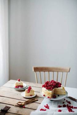 sweetoothgirl:CREPE CAKE WITH RED BERRIES