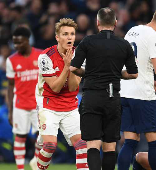 Arsenal&rsquo;s Martin Odegaard appeals to referee Paul Tierney during the Premier League match 