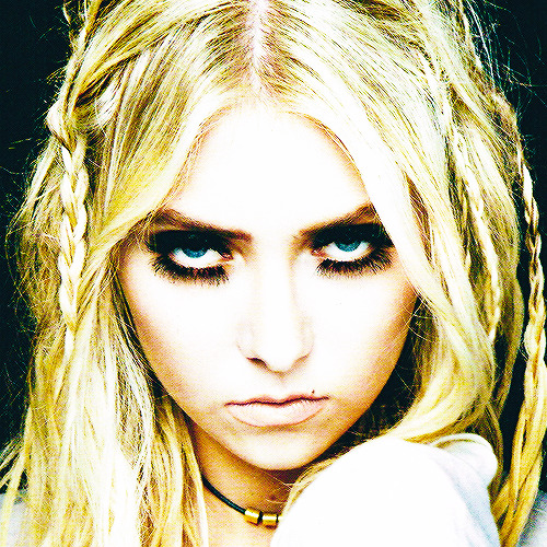 momsenetc:  Taylor Momsen for Kerrang Magazine. (HQ)