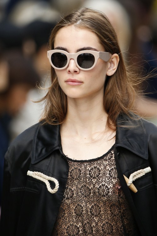 lumedunsorriso:Romy Schonberger for Burberry S/S 2016