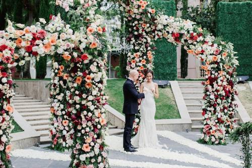 Woah this floral arch is something else! #Repost @dlyadvoih ・・・ Stunning wedding ceremony decoratio
