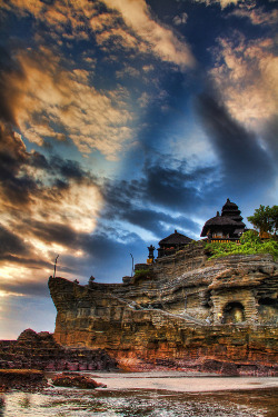 lovenaturewildlife:  Astonishing Landscapes: Nature and City Tanah Lot - Bali - Indonesia (von mikaku) via Tumblr