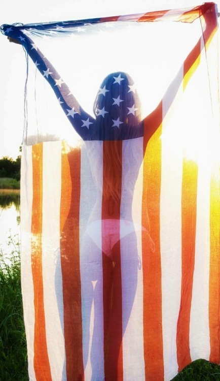 cheating-wife-lisa: onehornywoman:  Good Morning 4th of July! 🇺🇸  God bless America!!! 