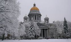 ohsoromanov:Winter in Saint Petersburg.(x)