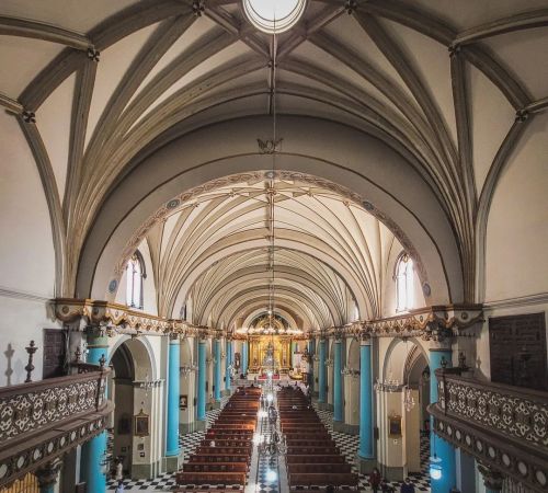 La Basílica de N.S. del Rosario es una de las iglesias más antiguas de Lima, aunque ha sufrido numer