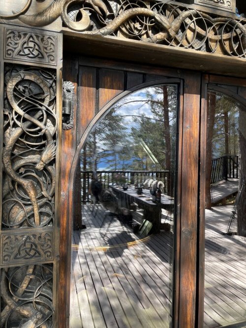 voiceofnature:Hugin (The Raven’s Nest) is located 280 meters above Sognefjord, all by itself. A unique treehouse with a Norse expression which are inspired by the Norwegian stave churches Urnes and Borgund. A lot of effort and more than 30 000 hours