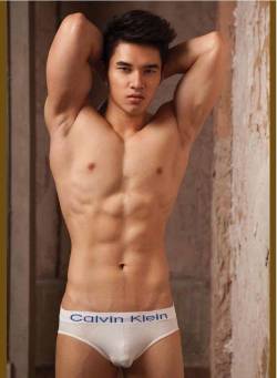 j-aime-asian-men:  He’s cut? U think?