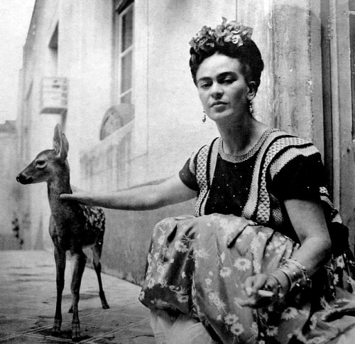 wanderlustanderaserdust:Frida Kahlo and her pet fawn Granizo