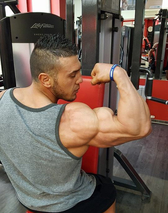 serbian-muscle-men:  Bulgarian bodybuilder Yovko More of his photos here -&gt;