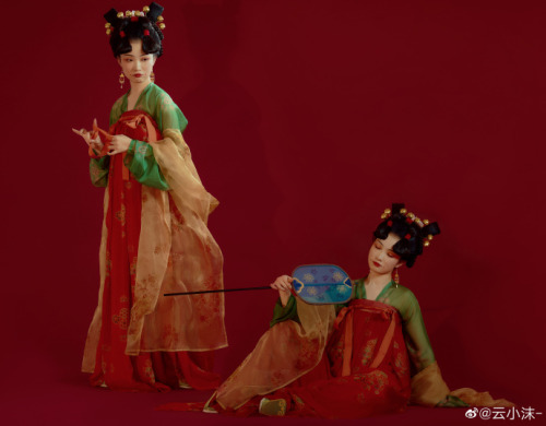 hanfugallery:chinese hanfu by 云小沫-This photoshoot is based on the performance “Evening Feast at the 