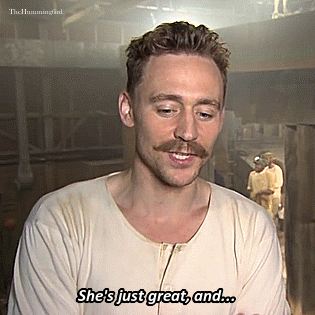 thehumming6ird:Tom Hiddleston, behind the scenes of Muppets Most Wanted (2014)Bonus: ‘Tin