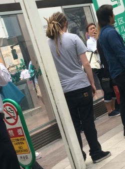 crime-she-typed: cdgchink:  when u see a white person with dreads  💀💀💀💀💀 