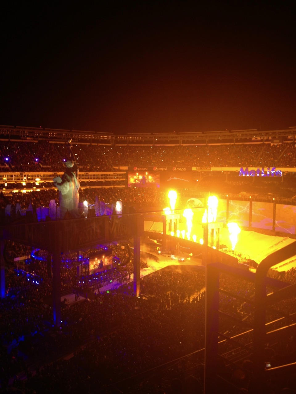 julesername:  A few photos of Wrestlemania from my perspective.  Ah pretty lights!