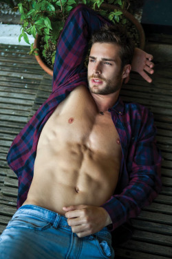 red-meat:  Victor Benain by Didio ► RedMeat