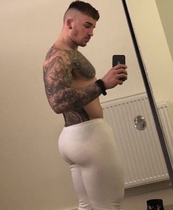 hispanicbooty10: Chris Hatton