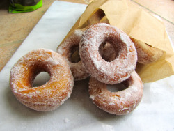 vegan-yums:  Doughnuts vegan style / Recipe  