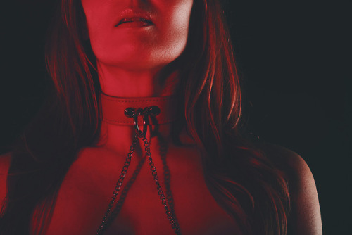 declicsglissants:« Le collier rouge »