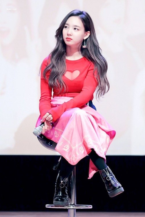 180310 Twice Nayeon at Sudden Attack Fanmeeting ©thanksalot_ny  // do not edit or crop