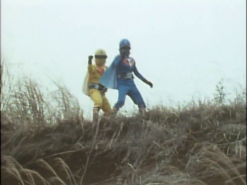 kamenyaiba:Himitsu Sentai Gorenger!The very first appearance of the very first Sentai!© 秘密戦隊ゴレンジャー E