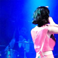 mariradiamandis:  I’m gonna pop your bubblegum heart! (x) 