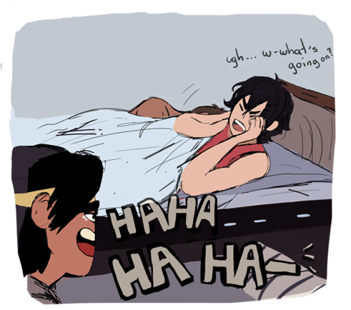 debbie-sketch:  (╯✧∇✧)╯Voltron is a great show. Based on this vine.  