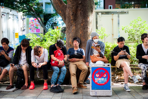 lkazphoto:  Bench warmers, Omotesando （表参道）