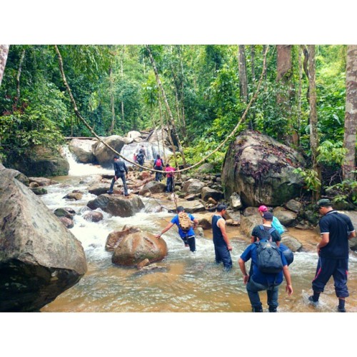 wheredoyoutravel: River trekkingInstagram ift.tt/1w50AJO