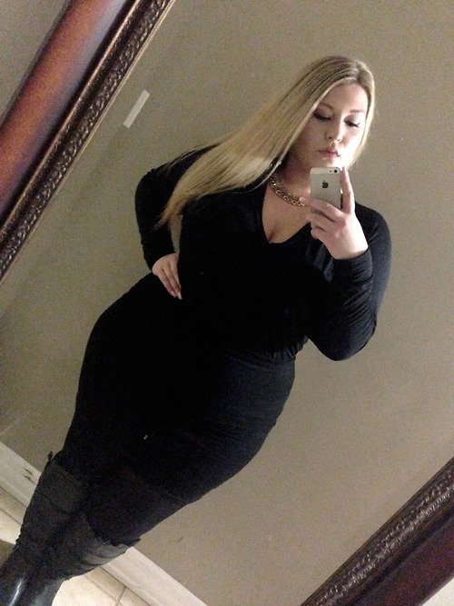 killerkurves: plus-size-barbiee:  I wanted to share my new love affair with high waisted skirts! I g