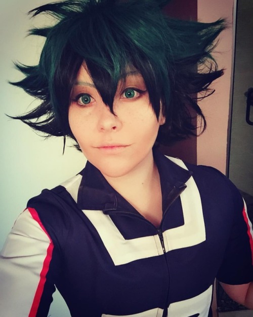 PLUS ULTRA!!!! I’m catching up on My Hero Academia and BOY HOWDY DO I LOVE IT!! I want to cosplay Ur